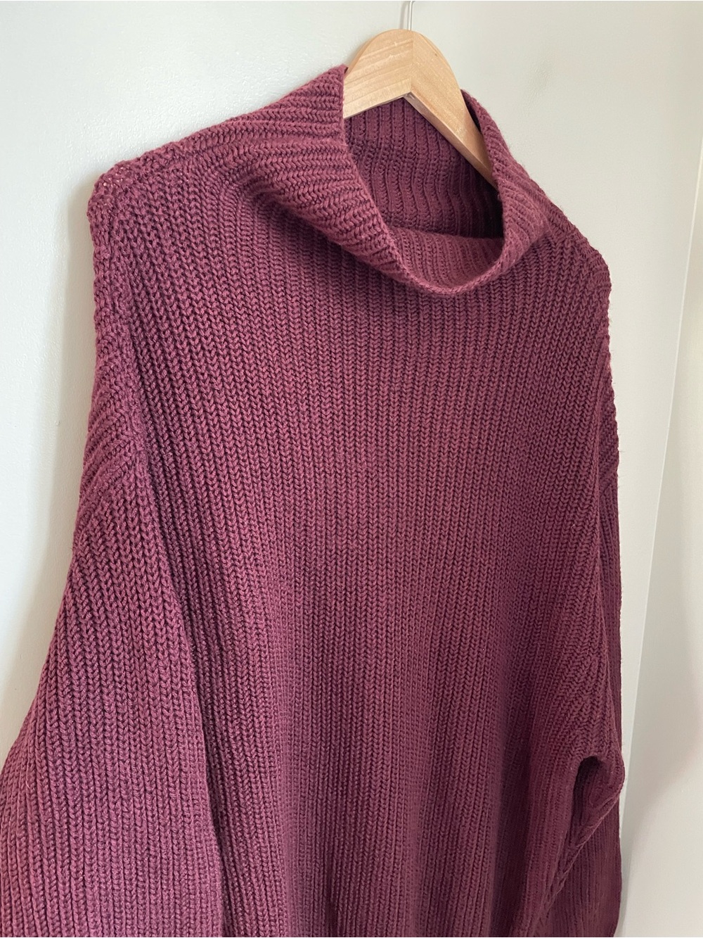 Wilfred Aritzia Montpellier Maroon Merino Wool Sweater Size Large - Picture 3 of 10